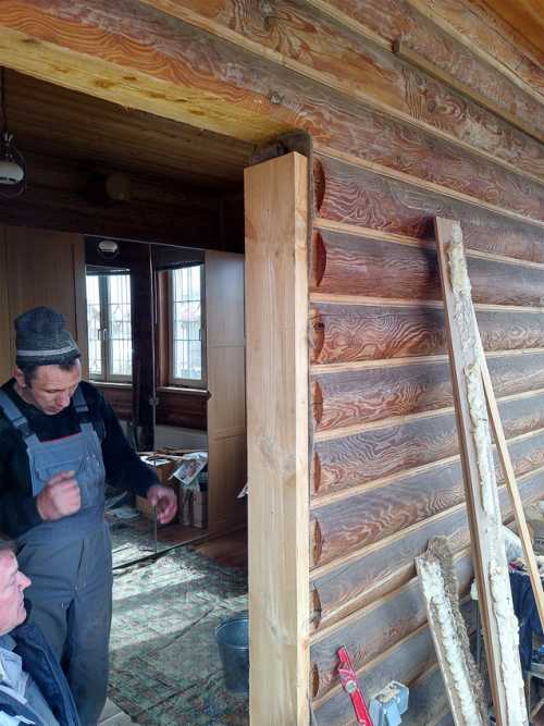 Выбор и монтаж входной двери в деревянный дом